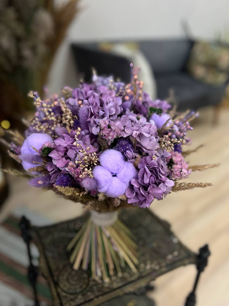 Букет из сухоцветов и стабилизированных цветов.<br>Долговечны и не требуют особого ухода.